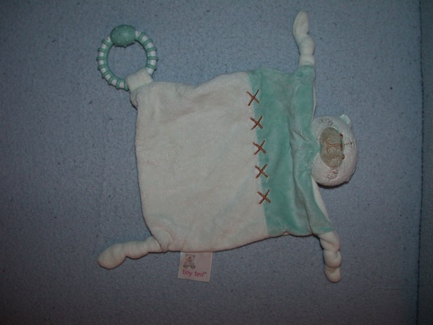 B-1103  Tiny Ted kroeldoekje beer met bijtstuk