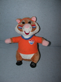 AJ-1485  Albert Heijn hamster als voetballer - 27 cm