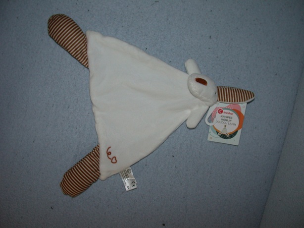 K-1407  Gloednieuw! Bambino kroeldoekje konijn