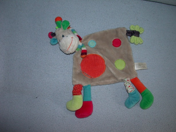 AJ-800  Nicotoy kroeldoekje giraffe Zoë