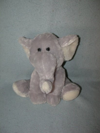 KP-1706  Family Shop olifant - 21 cm