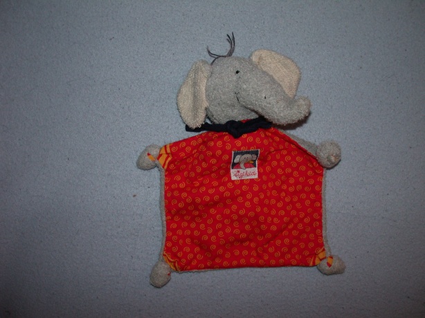 KP-858  Sigikid kroeldoek olifant Kringelfant