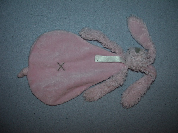 K-941  Happy Horse kroeldoekje konijn Pink Rabbit Richie tuttle