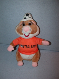 AJ-1951  Albert Heijn hamster/voetbalfan - 29 cm