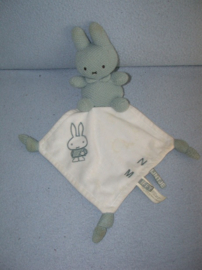 K-1632  Tiamo Nijntje (16 cm) met kroeldoekje