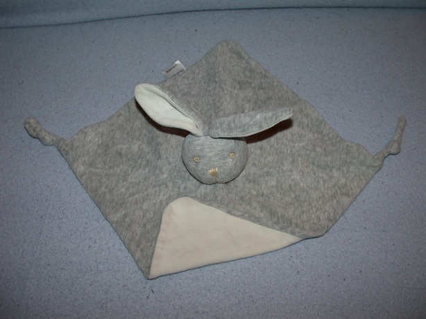 K-592  Bambino kroeldoekje konijn, grijs