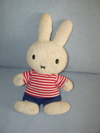 K-394  Jemini/Mercis Nijntje/Miffy met kleertjes - 34 cm