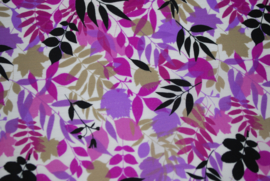 Een soepel vallend katoenen kapmanteltje van viscose met bladeren in paars, roze, zwart en taupe.