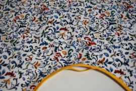 Een katoenen kapmanteltje met een semi Paisley dessin.  Nog 1 op voorraad.