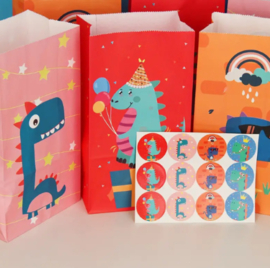Traktatie stazak |  Dino thema | 13 x 8 x 24 cm