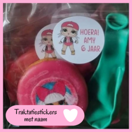 Traktatie stickers met naam en leeftijd, verjaardag stickers in meer dan 100 soorten