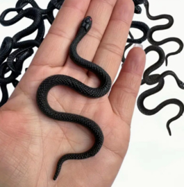 Zwarte rubberen nep slang | 10 cm