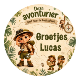 Avonturier traktatiesticker met naam | Naar de basisschool