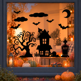 Halloween raamsticker met spookhuis en griezelboom