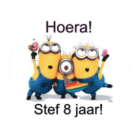 Minions traktatiesticker met naam