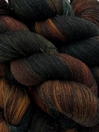 Dark Green & Chestnut