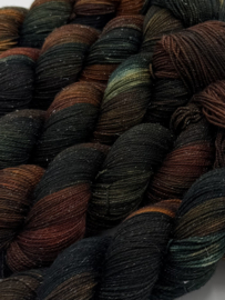 Dark Green & Chestnut