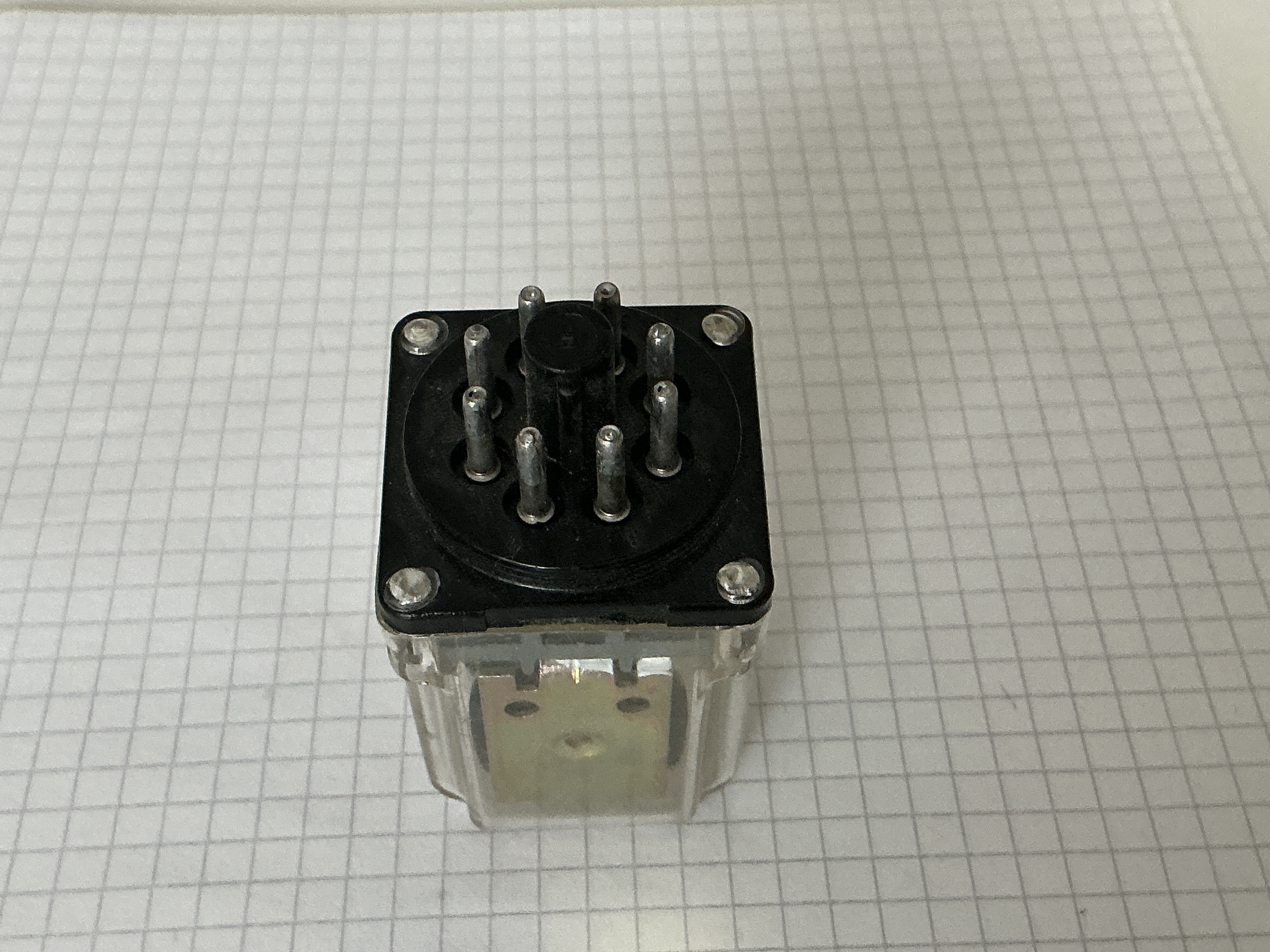 Schrack 24V relais 8p. 5A 250V 105024