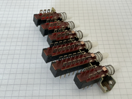 Mitsumi drukschakelaars 6 voudig  3x aan/uit en 3x druk