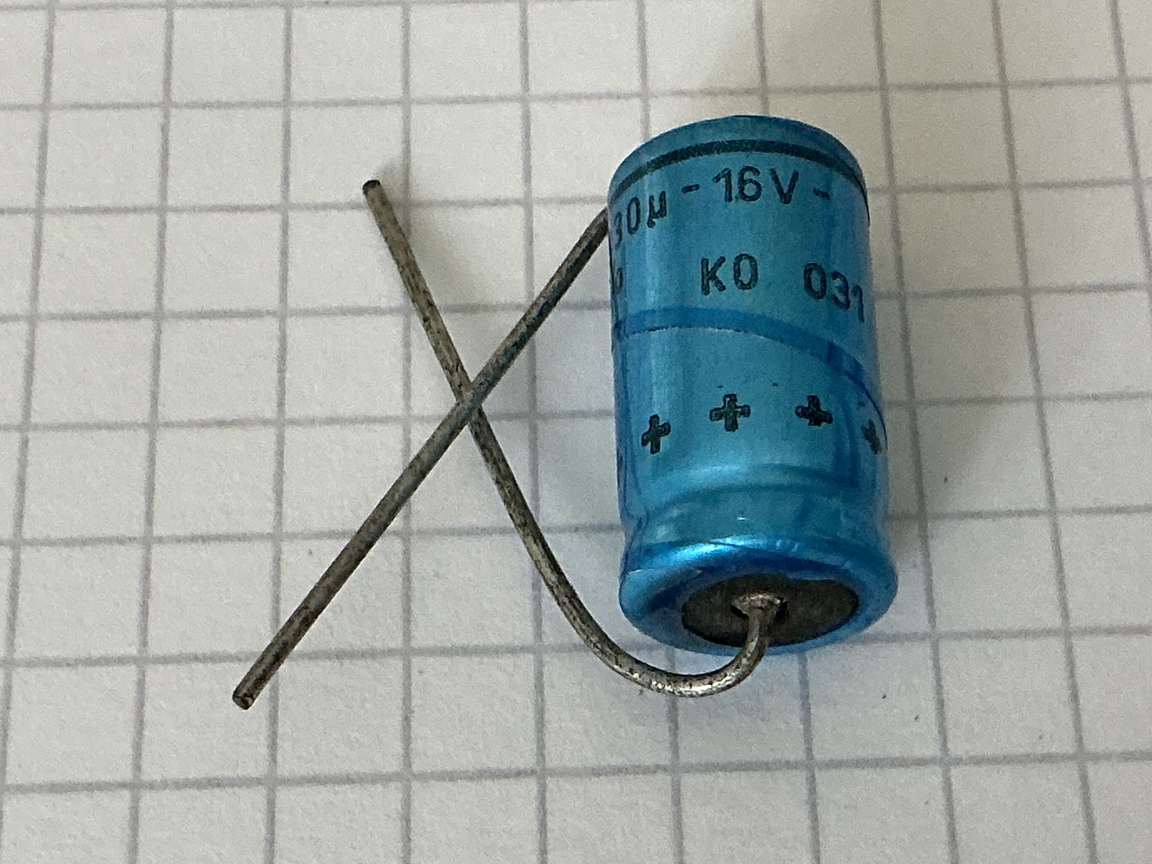 Philips 330uf 16v elco (031) NOS