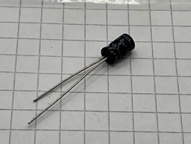 10uf 16v radiaal elco Nichicon made in  japan