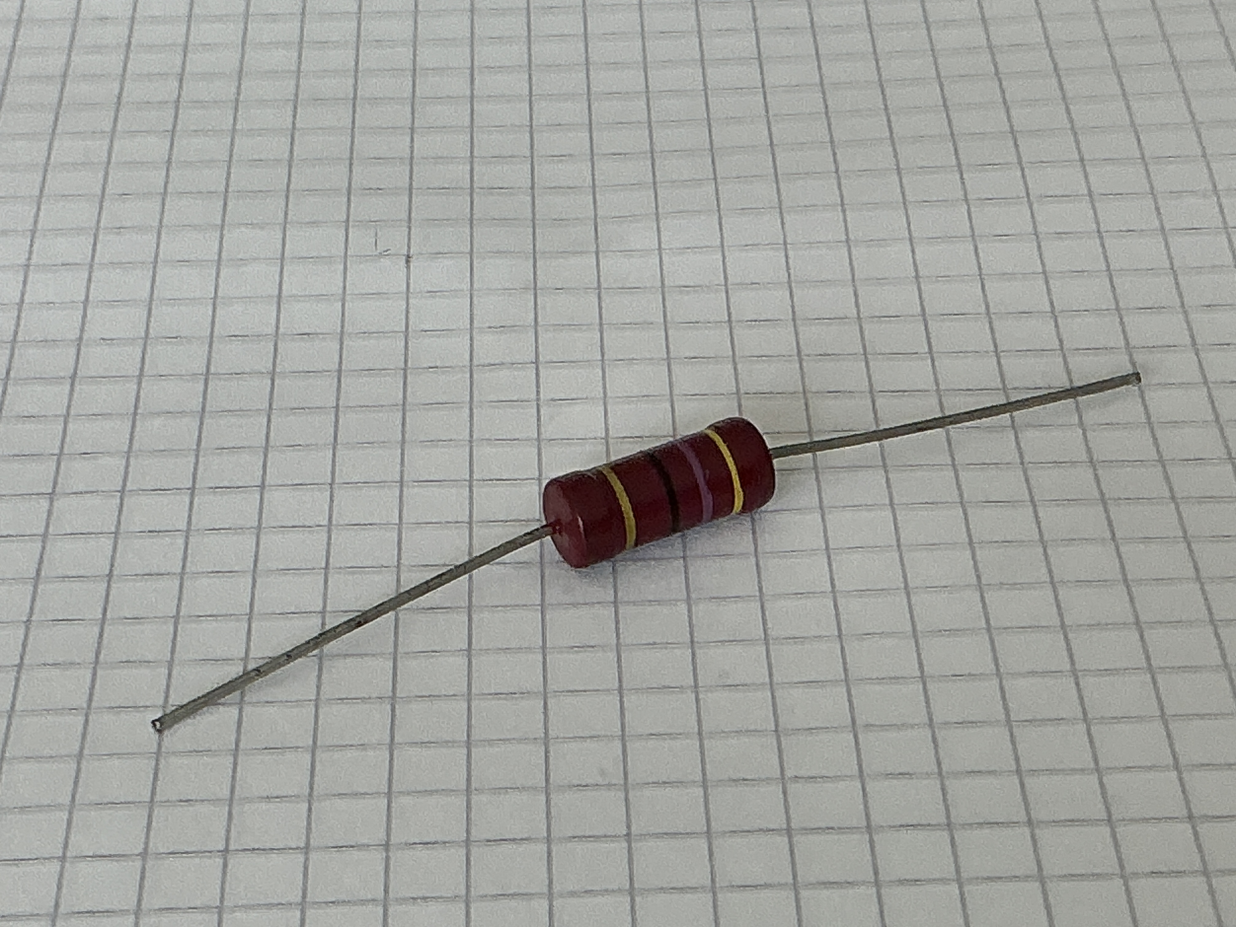 Carbon weerstand 47 Ohm 2W 5% L 16mm D 6mm