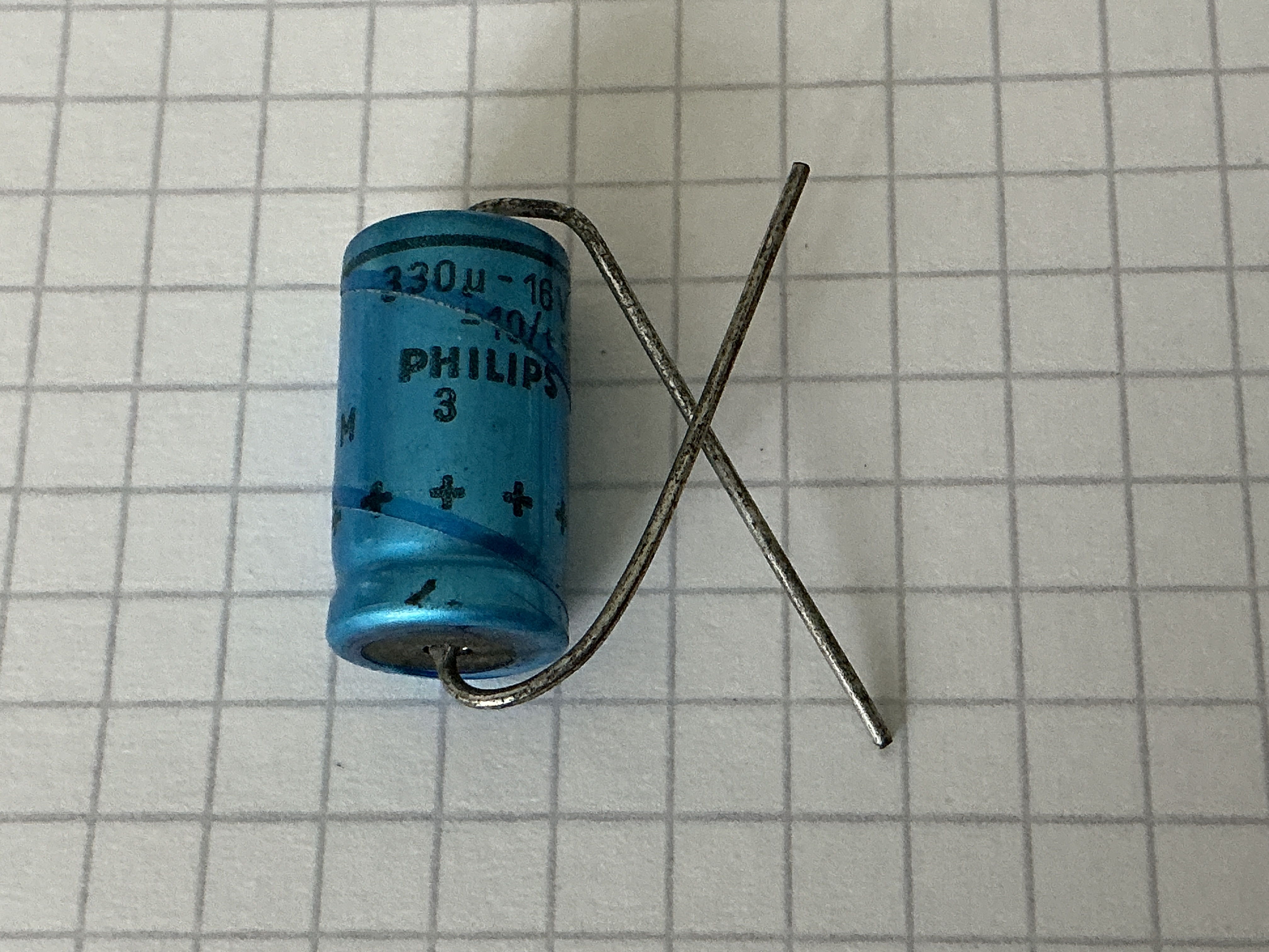 Philips 330uf 16v elco (031) NOS