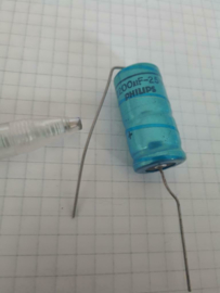 Philips 2200uf 25v 021 axiaal elco
