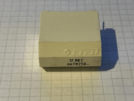 4,7uf  250V MKT Matsushita