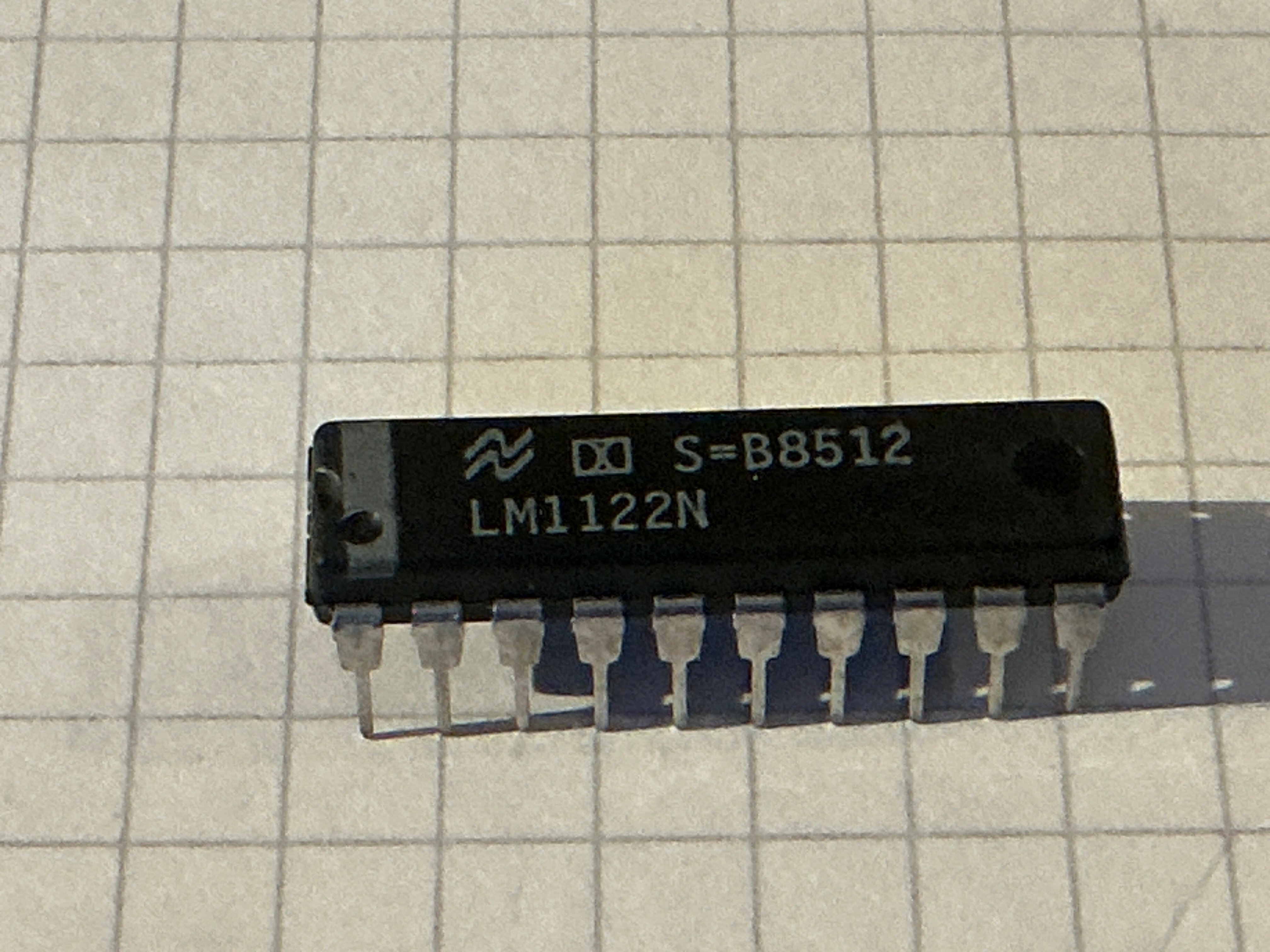 LM1122N
