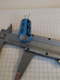 Philips 680uf  35v  034 GV elco radiaal NOS