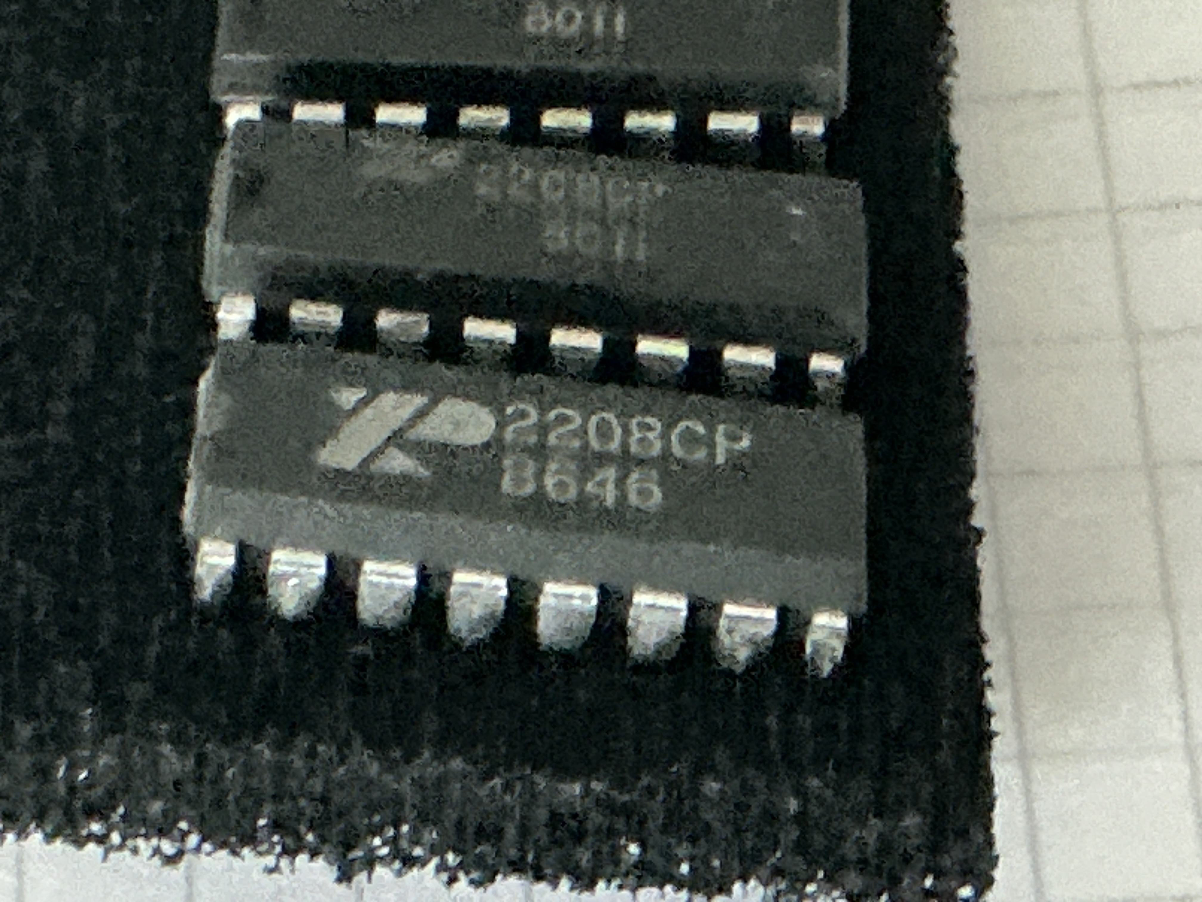 XR2208