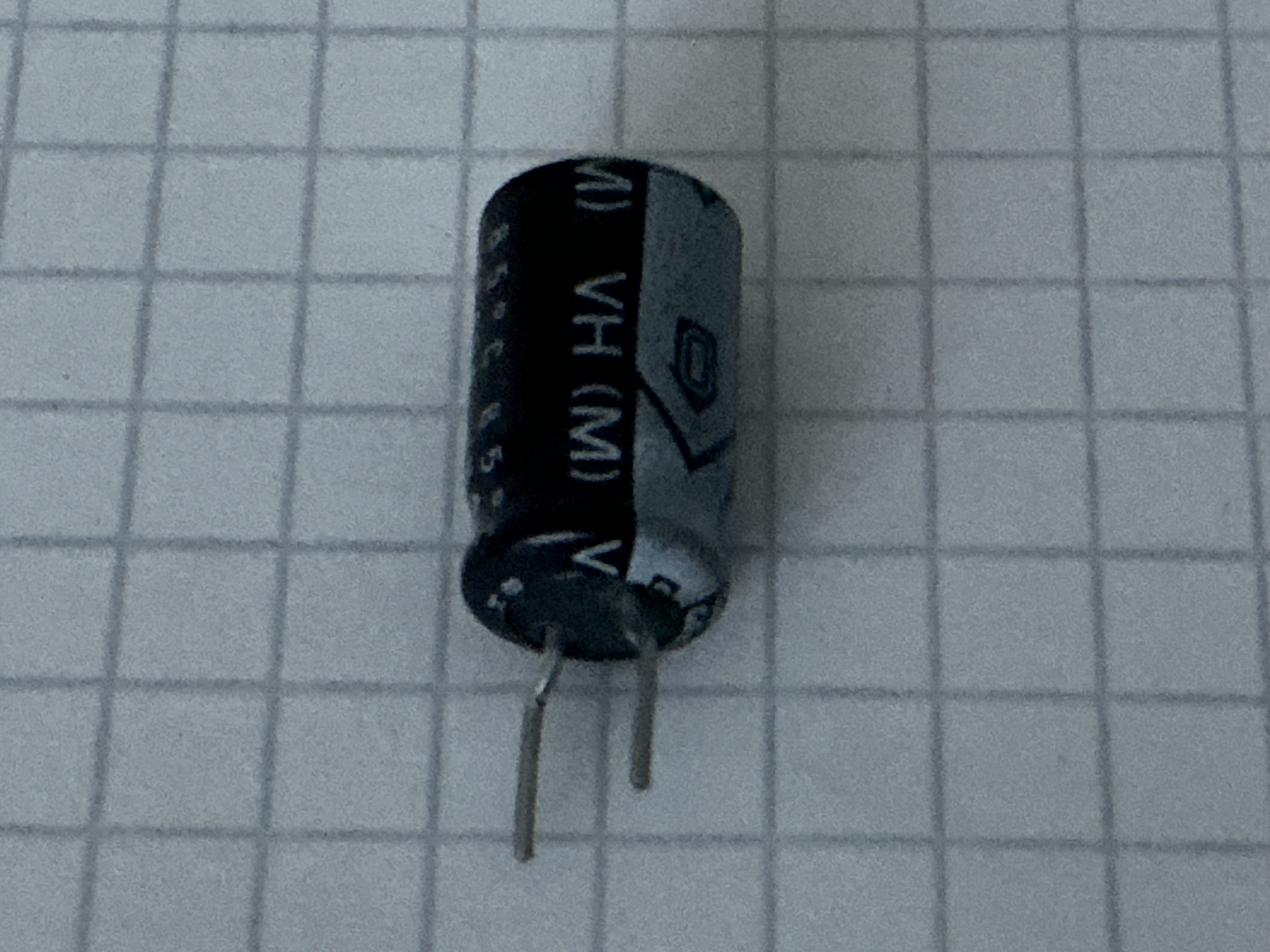 330uf 10v Nichicon radiaal Elco  Japan 85C H13mm x 8mm