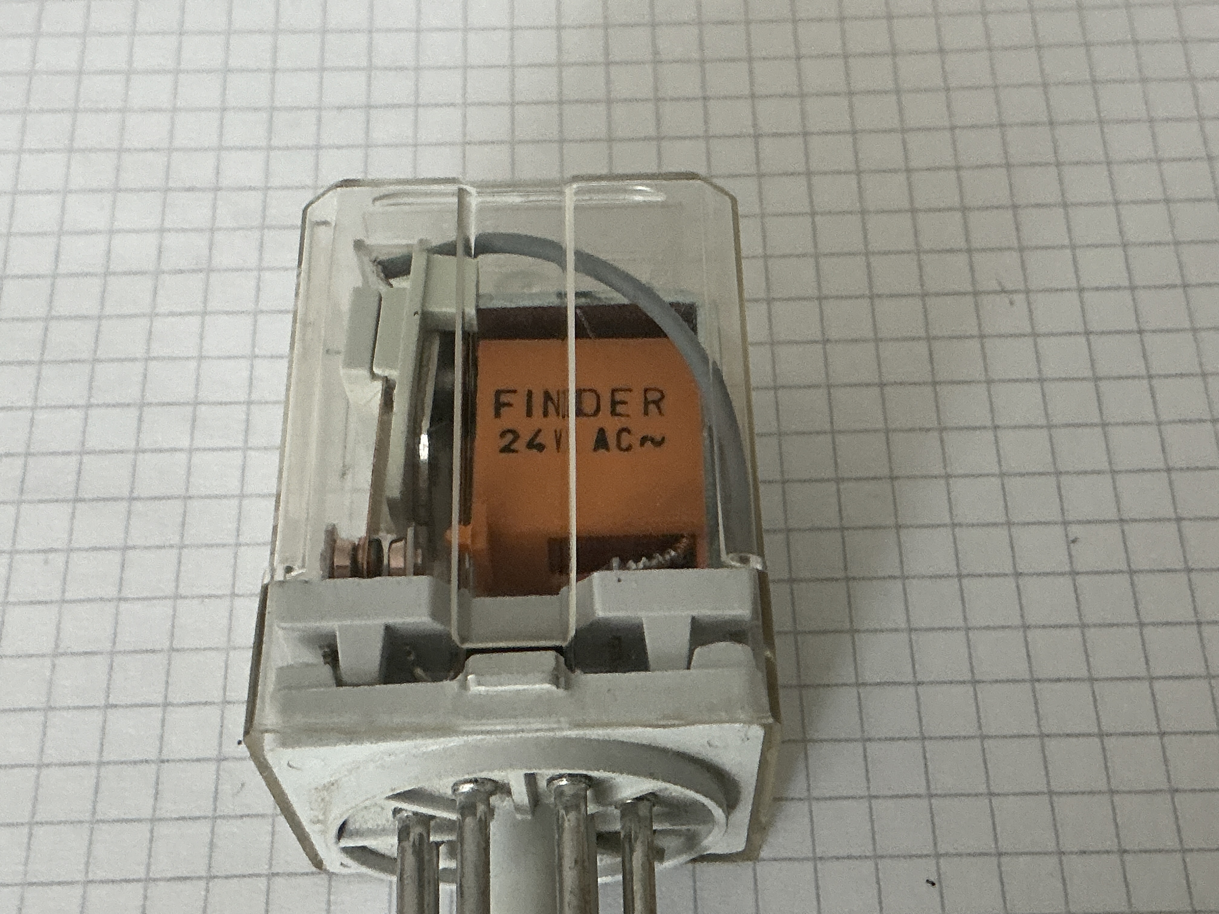 Finder 60.12 24V 8p relais 10A 2x