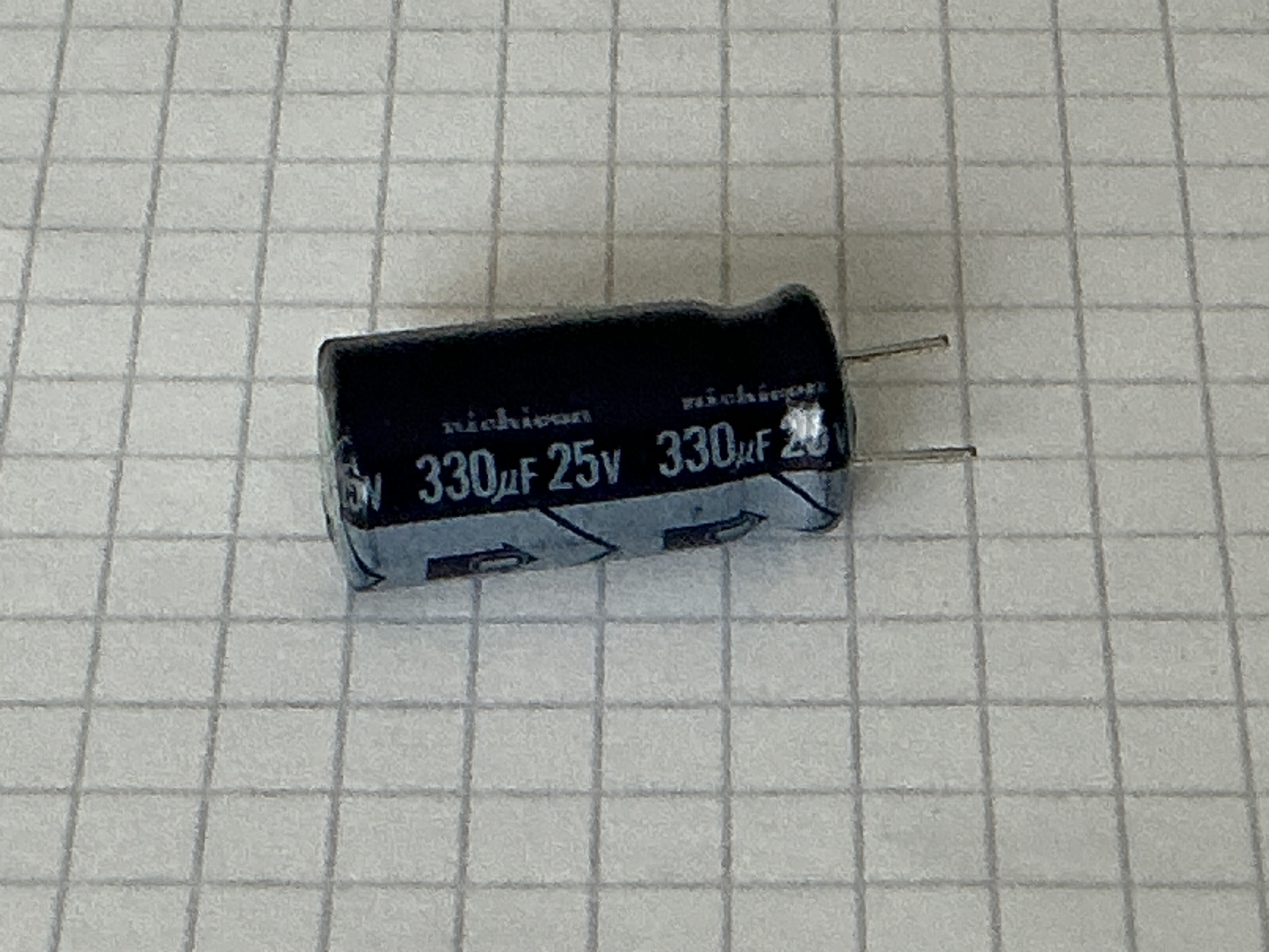 330uf  25v radiaal elco  Japan 85c