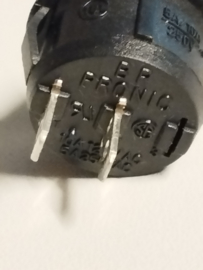 Wipschakelaar rond 6/10A 125/230v 20mm