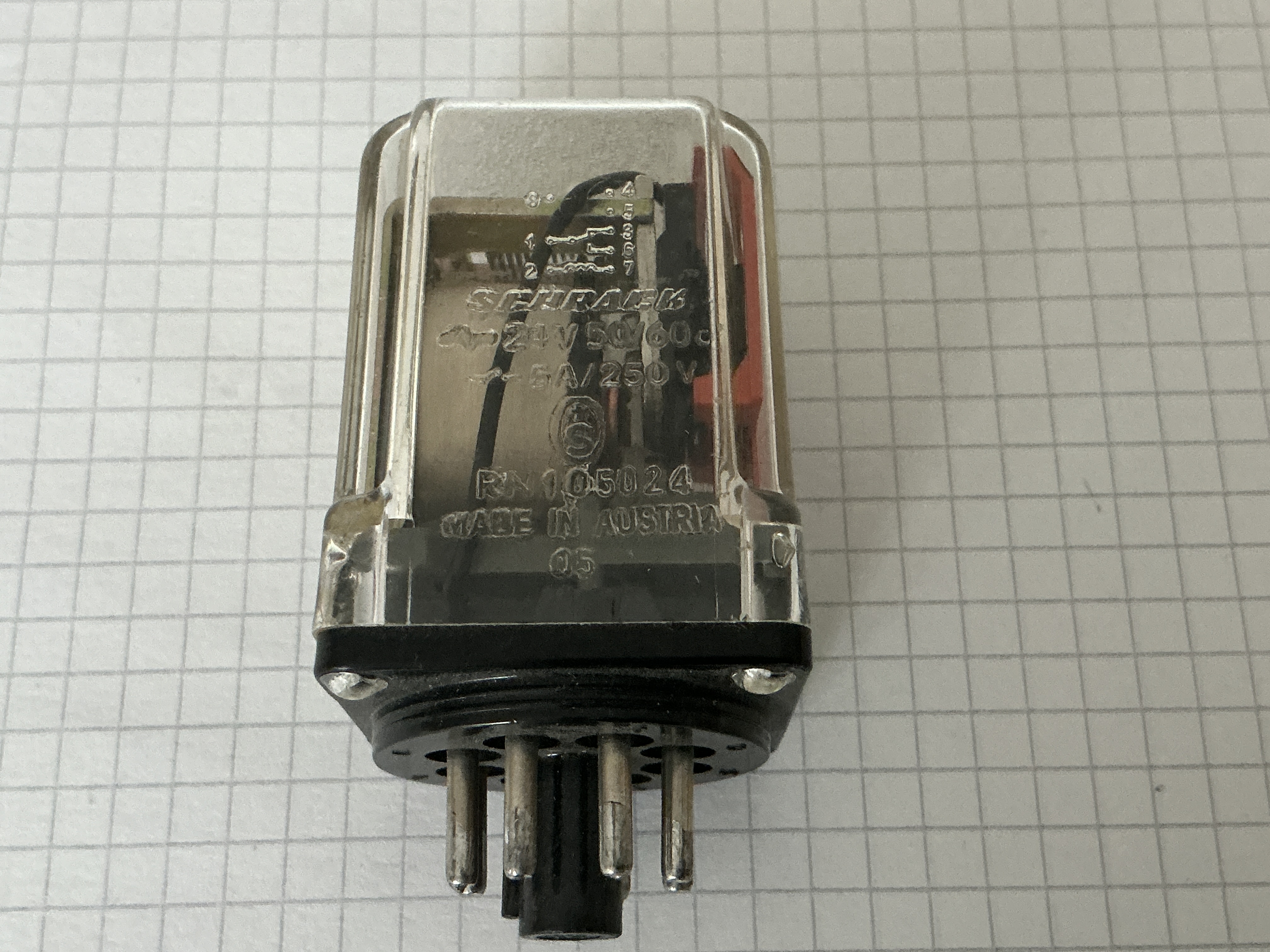 Schrack 24V relais 8p. 5A 250V 105024