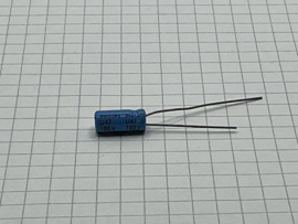 0,47uf 100v  Philips 3mm steek elco radiaal