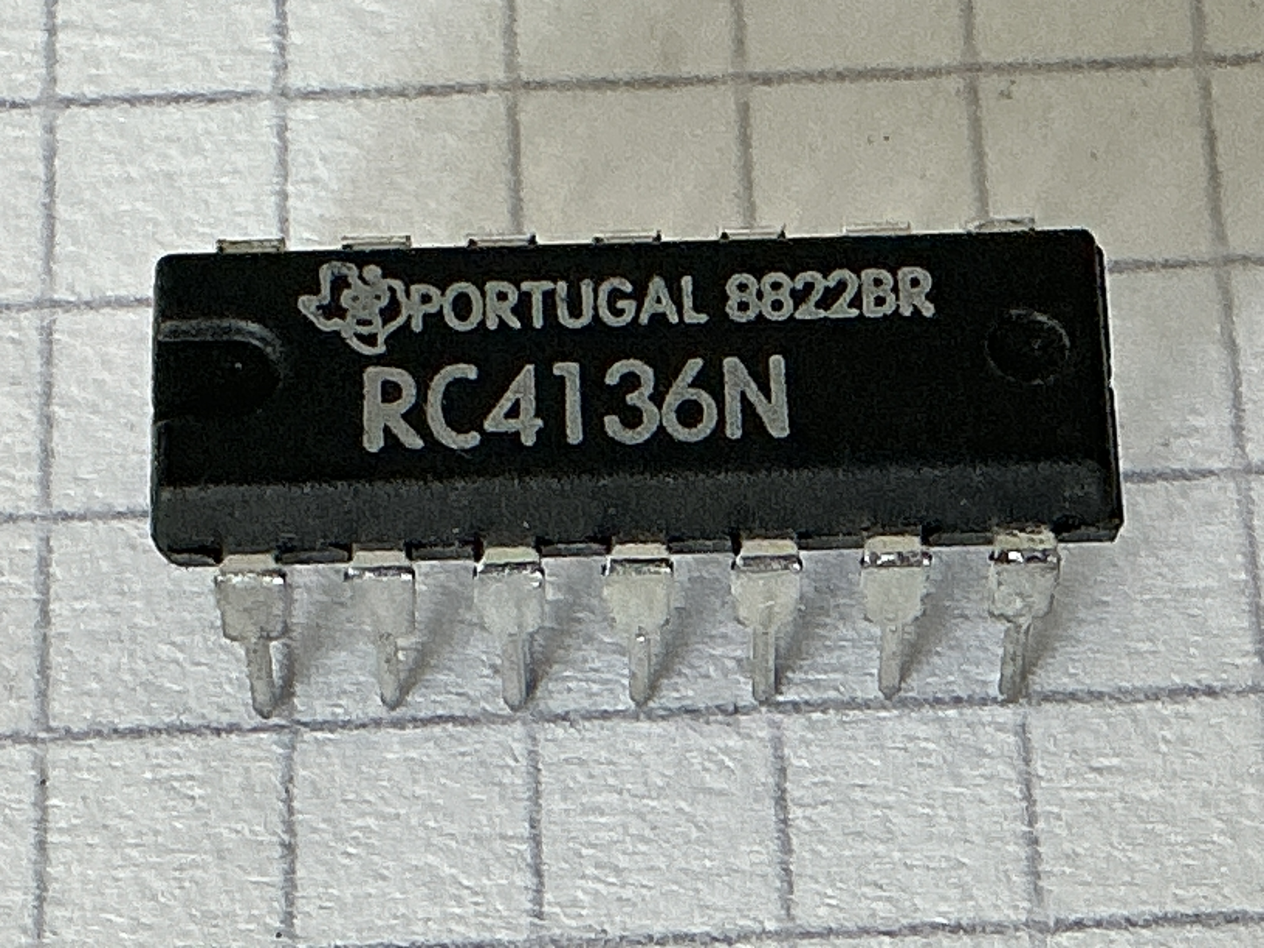 RC4136N