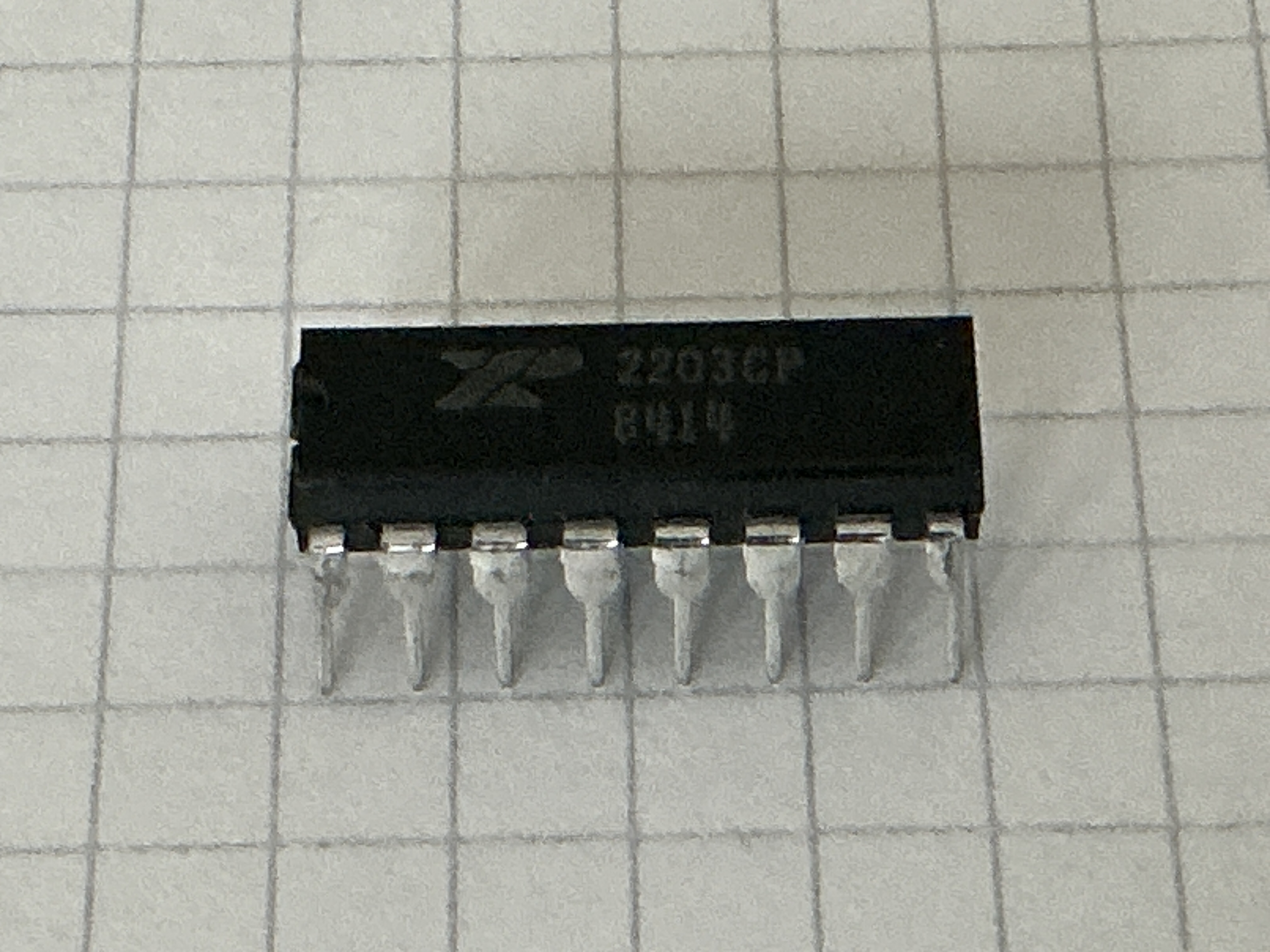 XR2203