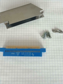 Card Edge Connector 50p incl. metalen kap