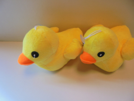 pluche gele zwem eend  met zuig nap 21 x 15 cm  prijs per stuk