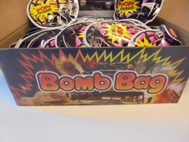 knal zakjes bomb bag 100 stuks in display prijs per display a 100 stuks