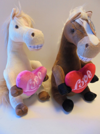 pluche paard love 31 cm prijs per stuk