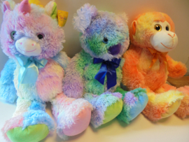 pluche Sunkid regenboog dieren 54 cm 6 assorti prijs per stuk