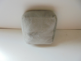 pluche kussentjes grijs 16 x 16 cm prijs per stuk