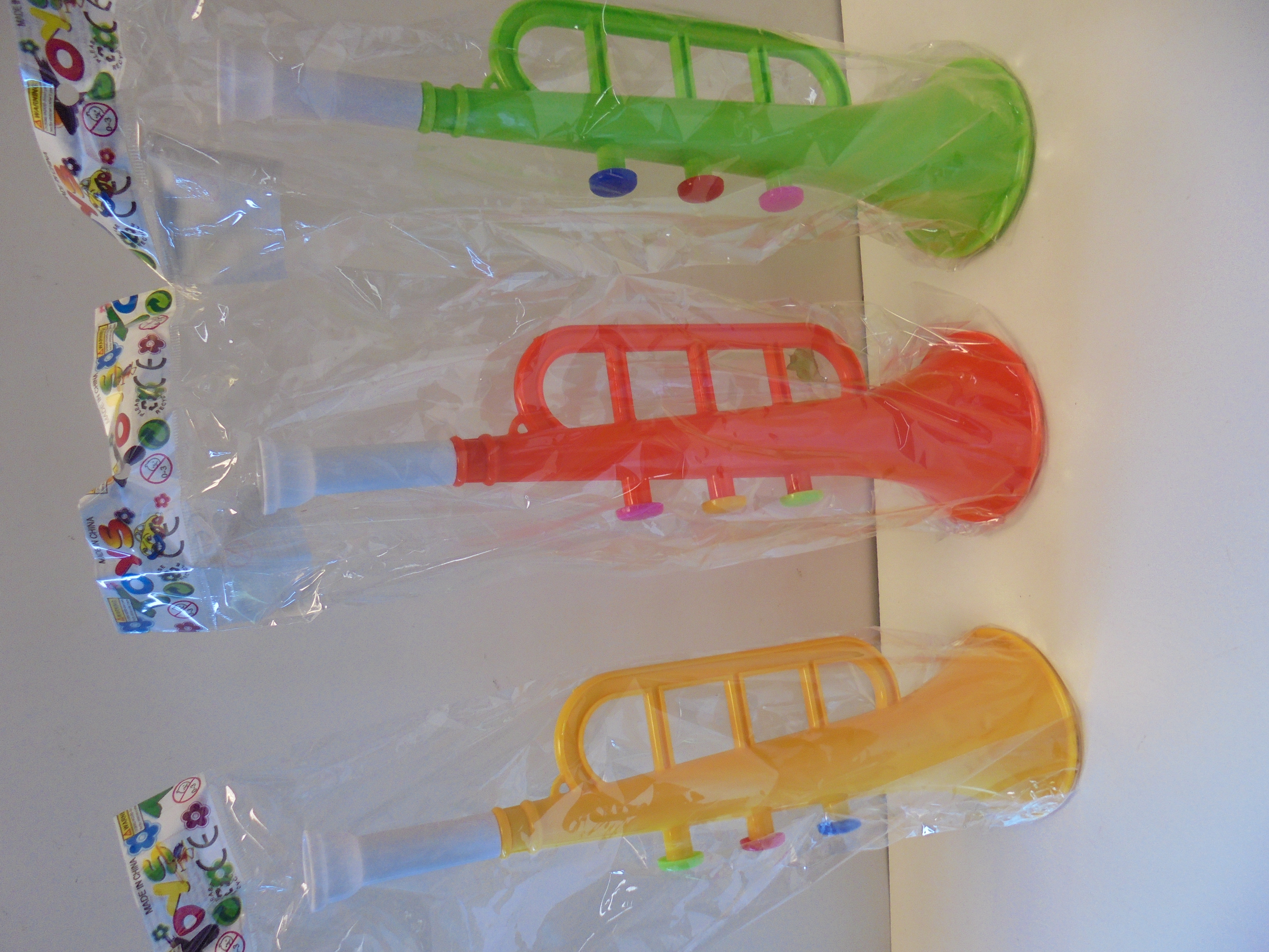 Trompet 35 cm 3 kleur  prijs per stuk