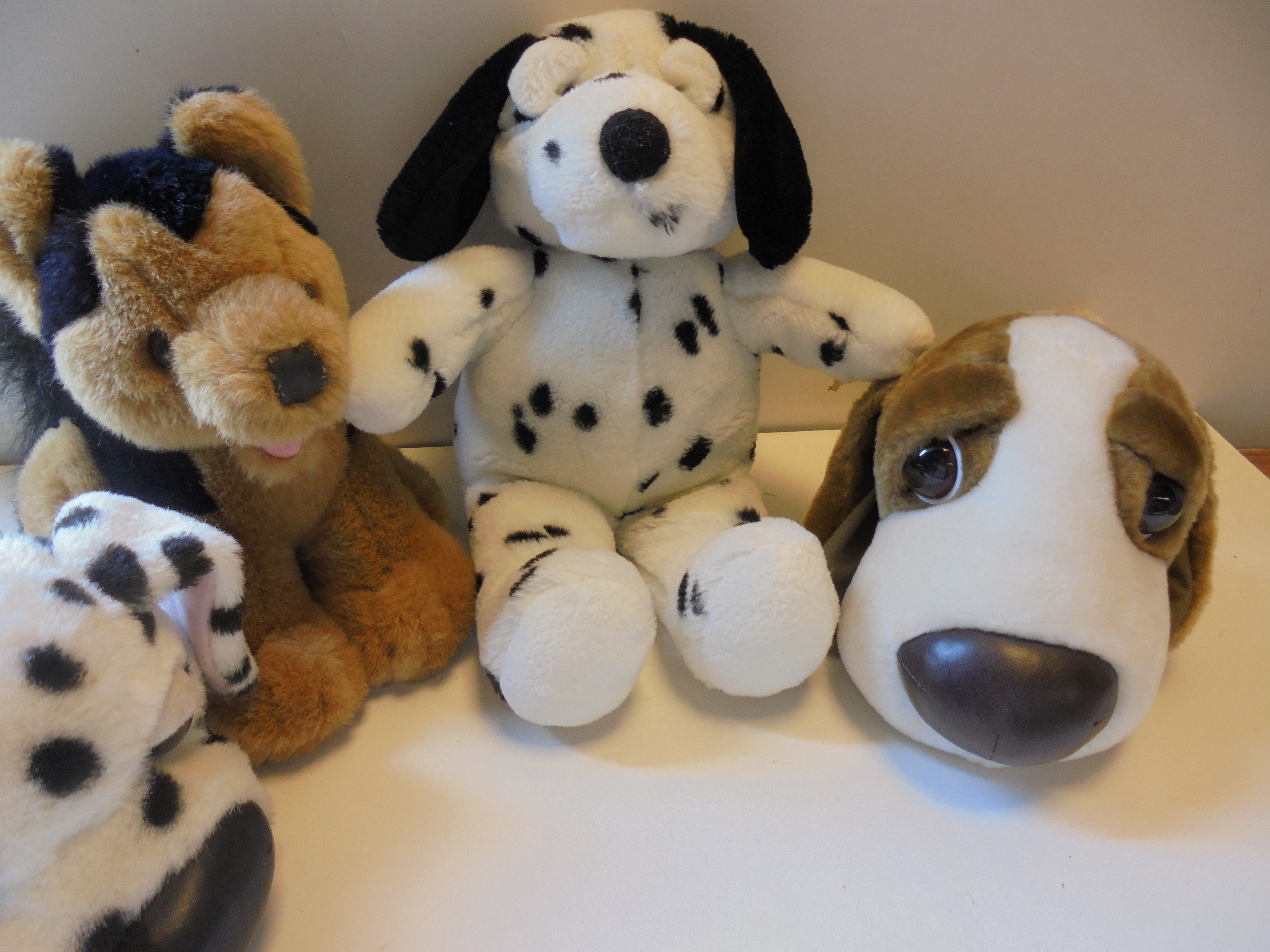 pluche hond set T55- 4 stuks 25-30- cm prijs per set a 4 stuks