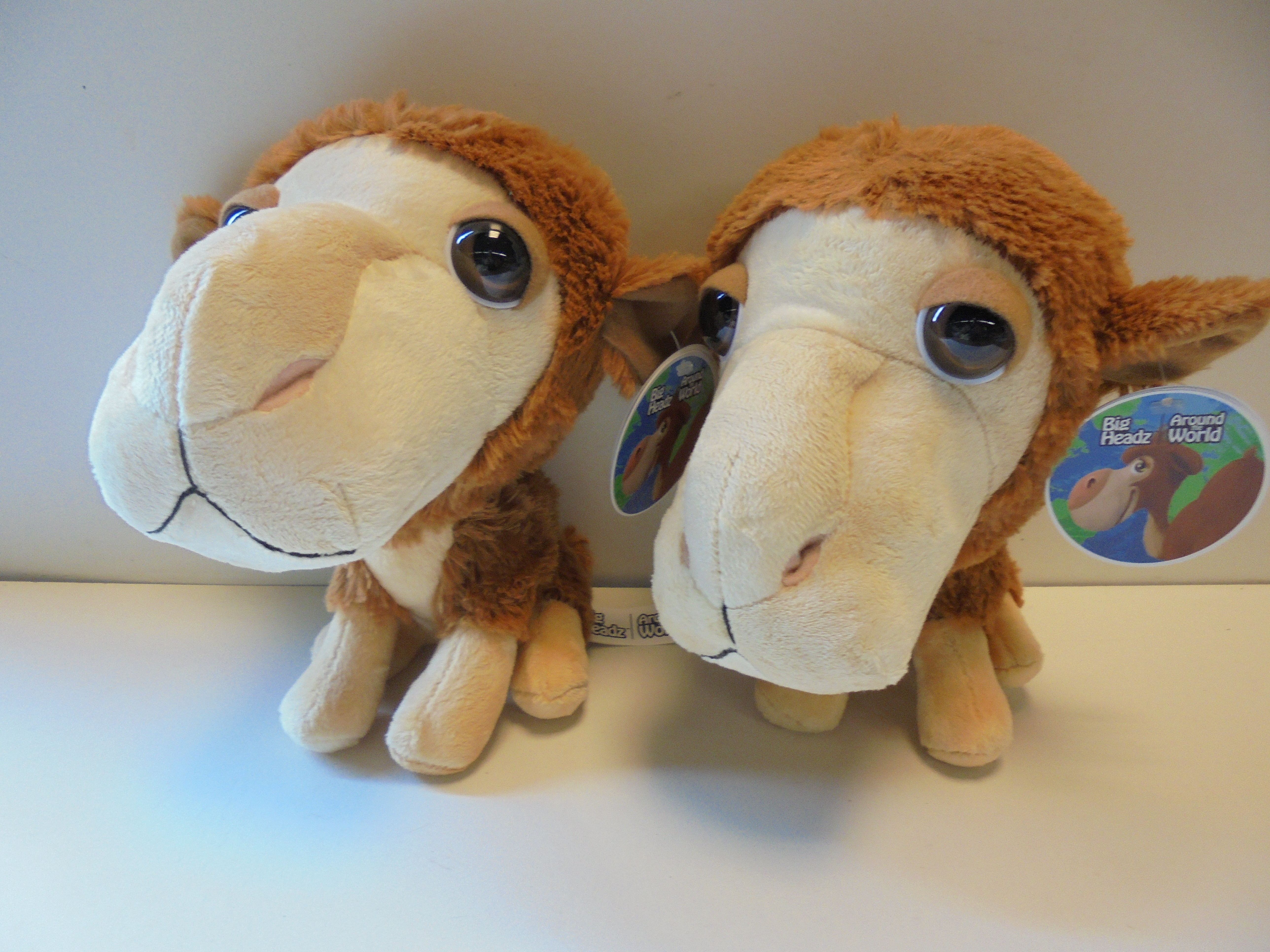 pluche Big Headz Kameel 22 cm prijs per stuk