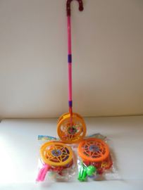 kinder loopwiel met bal 60 cm assorti kleur prijs per stuk